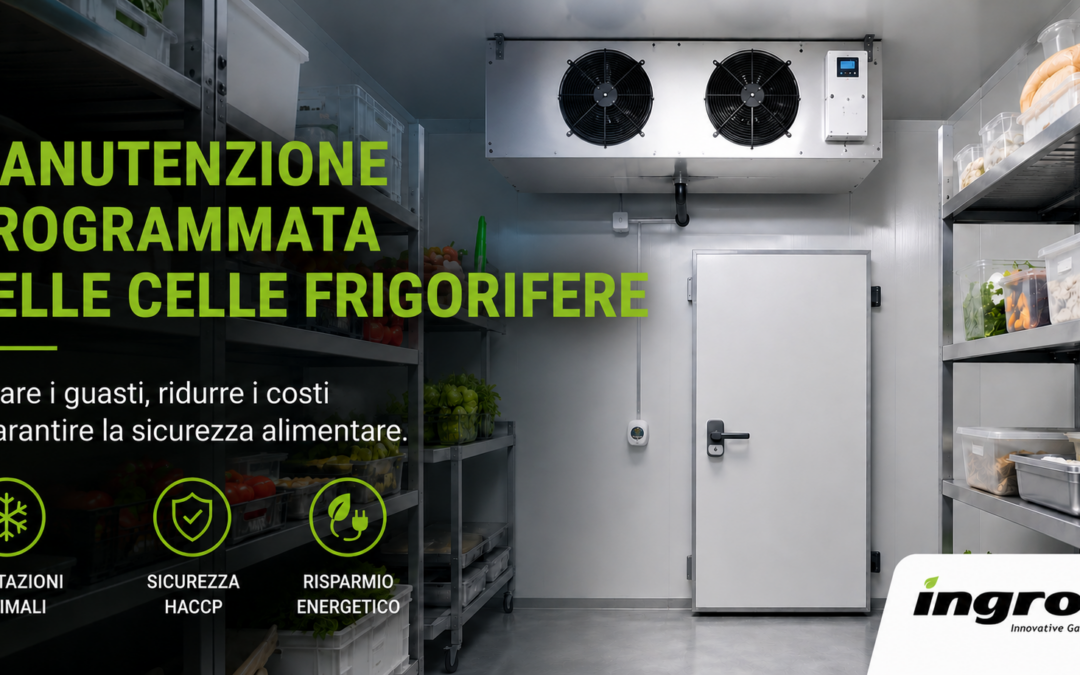 Tecnico che esegue manutenzione programmata su una cella frigorifera professionale per ristorazione